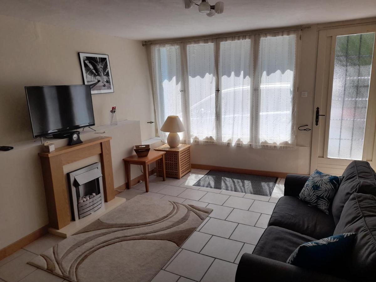 Maison En Ville Avec Terrasse Ensoleillee Et Wi-Fi Magnac-Laval Zewnętrze zdjęcie